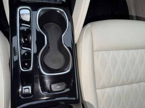 Used 2022 Buick Envision Avenir w/ Technology Package II image 37