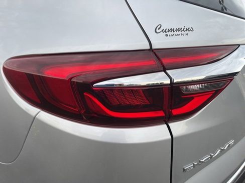 Used 2020 Buick Enclave Essence image 11