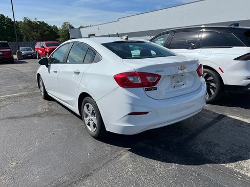 Used 2017 Chevrolet Cruze LS FWD image 5