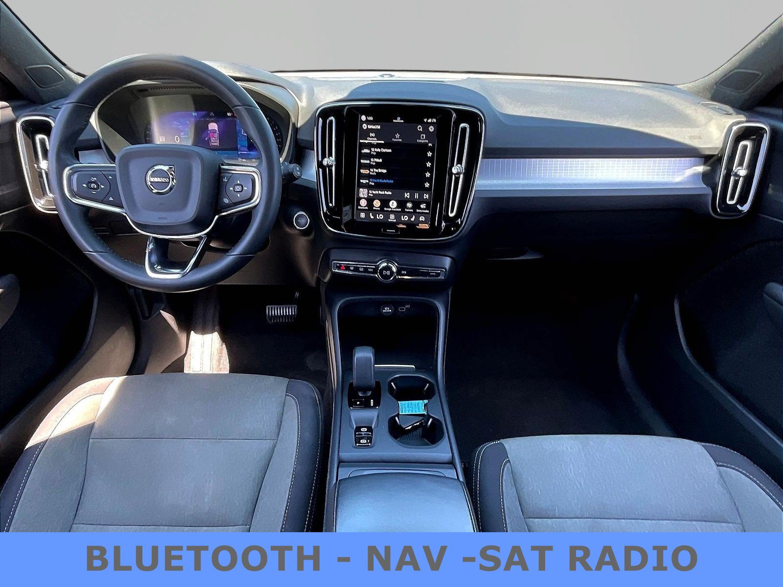 Used 2023 Volvo XC40 B5 Core AWD/4WD image 7