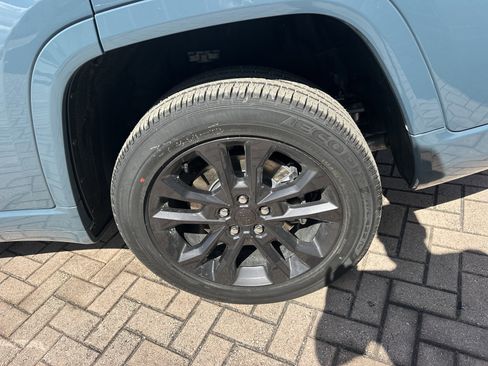 New 2026 Jeep Grand Cherokee L Limited AWD/4WD image 10