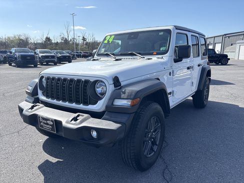 Used 2024 Jeep Wrangler Sport S image 8