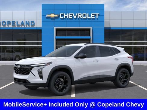New 2026 Chevrolet Trax LT w/ Driver Confidence Package FWD image 2