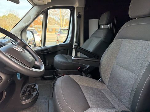 Used 2018 RAM ProMaster 2500 w/ Interior Convenience Group image 12