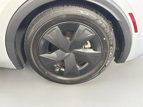 Used 2025 Toyota Prius FWD image 11