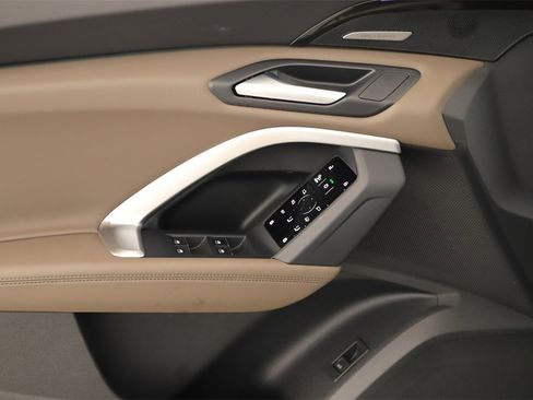 Certified 2025 Audi Q5 Prestige image 23