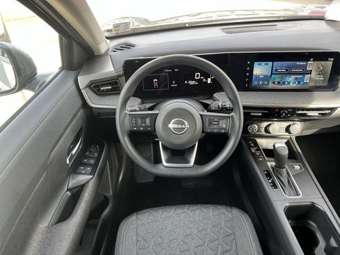 Used 2025 Nissan Kicks SV FWD image 11