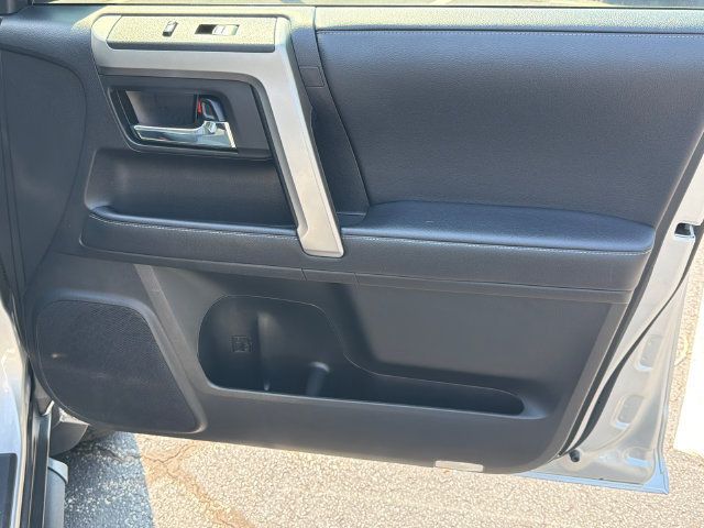 Used 2021 Toyota 4Runner SR5 Premium w/ Moonroof Package AWD/4WD image 16