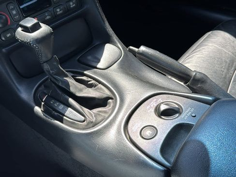 Used 2001 Chevrolet Corvette Convertible w/ Preferred Equipment Group2 RWD image 17