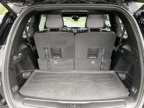 Used 2025 Jeep Grand Cherokee L Limited w/ Black Appearance Package AWD/4WD image 9