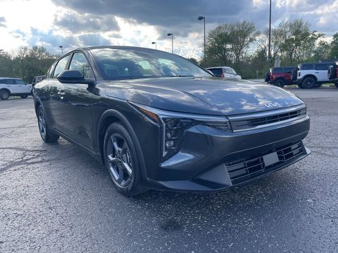 Used 2025 Kia K4 LXS image 9