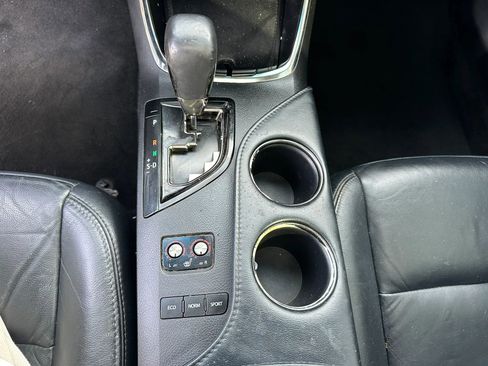 Used 2013 Toyota Avalon XLE Touring FWD image 25