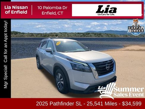 Used 2025 Nissan Pathfinder SL AWD/4WD image 1