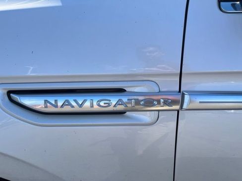 Used 2018 Lincoln Navigator L Reserve w/ Technology Package AWD/4WD image 6