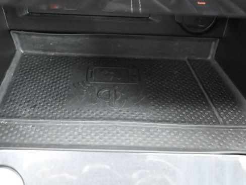 Used 2023 Volkswagen Tiguan SE R-Line image 24