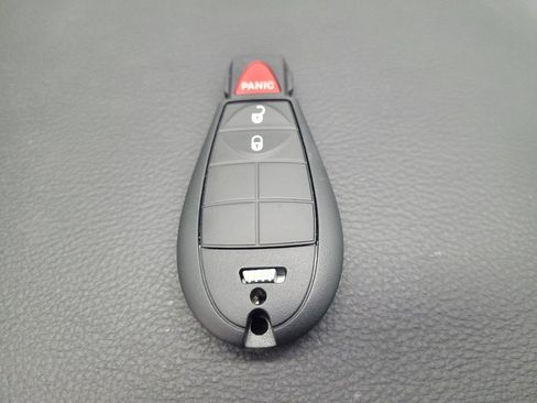 Used 2016 Jeep Cherokee Sport image 32