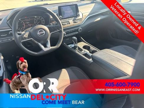 Used 2025 Nissan Altima 2.5 SV FWD image 12