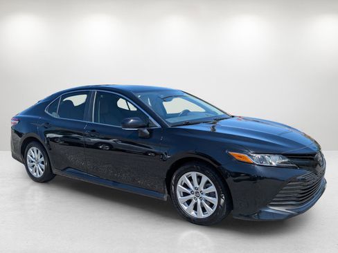 Used 2019 Toyota Camry LE w/ Convenience Package image 3