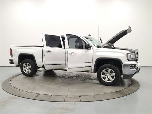 Used 2018 GMC Sierra 1500 SLT image 16