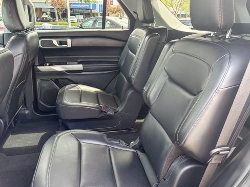 Used 2022 Ford Explorer XLT w/ Equipment Group 202A AWD/4WD image 41