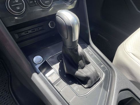 Used 2020 Volkswagen Tiguan SEL FWD image 16