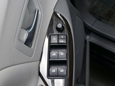 Used 2018 Toyota Sienna XLE Premium w/ Carpet Mat Package FWD image 13