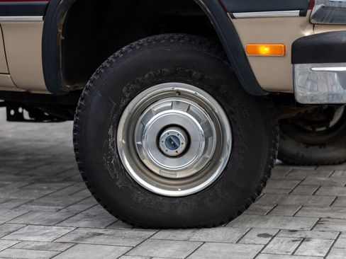 Used 1993 Dodge D/W Truck 250 image 3