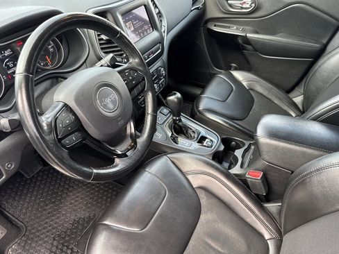 Used 2020 Jeep Cherokee Latitude Plus image 4