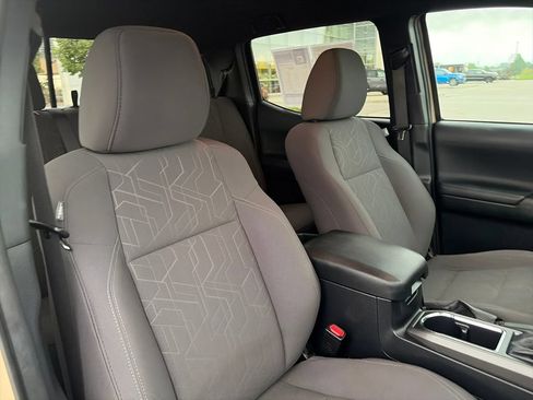 Used 2017 Toyota Tacoma TRD Off-Road w/ Tow Package (A/T) AWD/4WD image 13