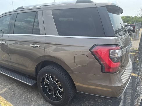 Used 2019 Ford Expedition Limited w/ Equipment Group 301A AWD/4WD image 19