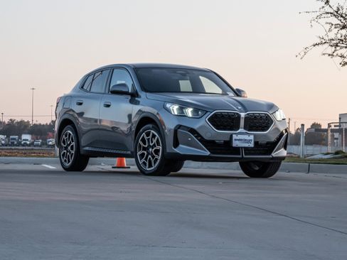 Certified 2025 BMW X2 xDrive28i w/ Premium Package image 2