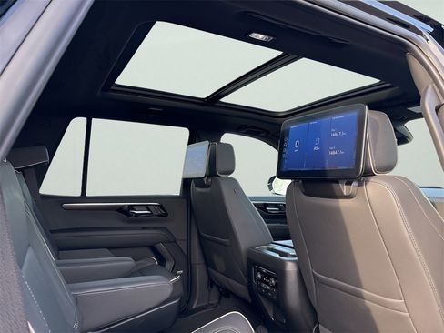 Used 2025 Chevrolet Tahoe Premier image 13