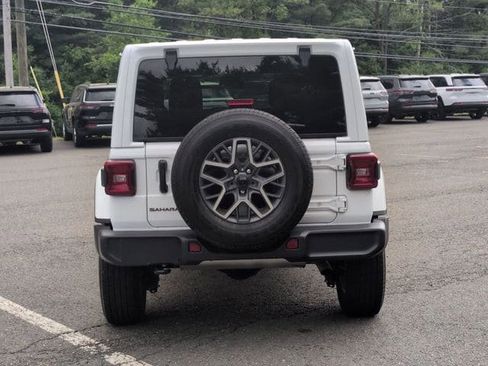 Used 2025 Jeep Wrangler Unlimited Sahara AWD/4WD image 7