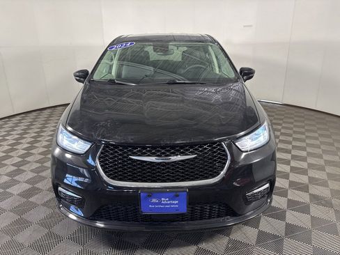 Used 2024 Chrysler Pacifica Touring-L image 12
