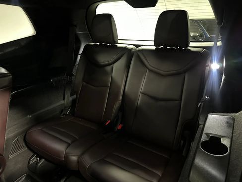 Used 2020 Cadillac XT6 Premium Luxury AWD/4WD image 33