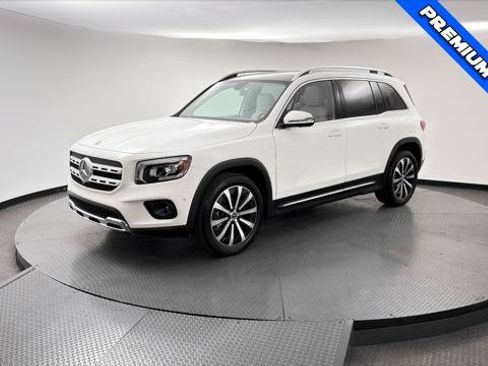 Used 2023 Mercedes-Benz GLB 250 w/ Premium Package image 2