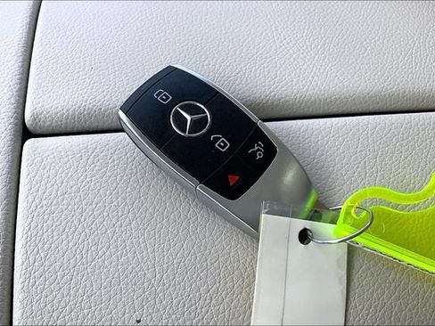 Used 2024 Mercedes-Benz GLE 350 4MATIC image 36