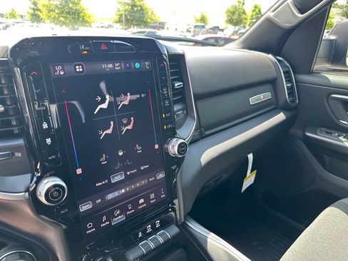 New 2026 RAM 1500 4x4 Crew Cab image 23