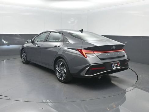 Used 2025 Hyundai Elantra SEL FWD image 29