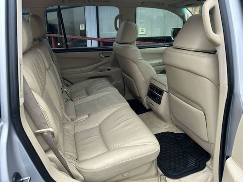 Used 2010 Lexus LX 570 4WD image 18