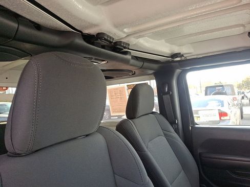 Used 2021 Jeep Wrangler Sport S image 13