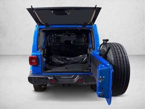 Used 2025 Jeep Wrangler Unlimited Sahara AWD/4WD image 18