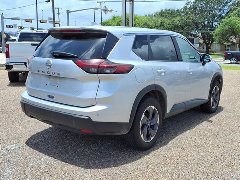 Used 2024 Nissan Rogue SV FWD image 3
