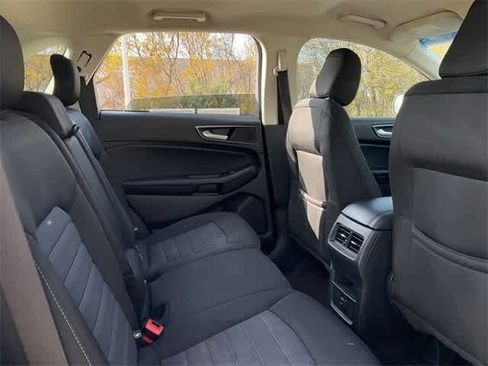 Used 2020 Ford Edge SE image 15