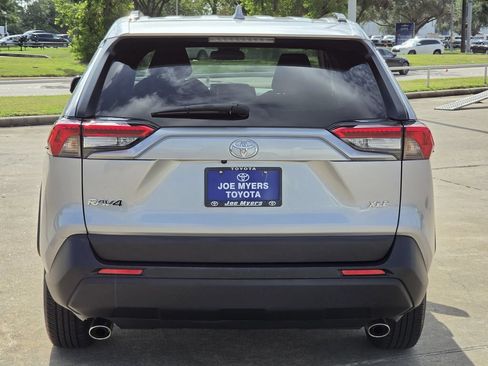 Used 2025 Toyota RAV4 XLE FWD image 8