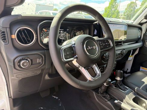New 2026 Jeep Wrangler Unlimited Sahara AWD/4WD image 11