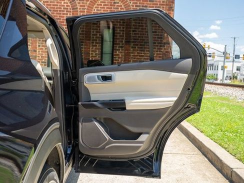 Used 2020 Ford Explorer Platinum w/ Premium Technology Package AWD/4WD image 51