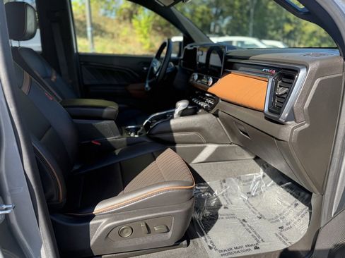 Used 2023 GMC Canyon AT4 w/ AT4 Premium Package image 19