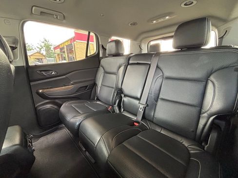 Used 2023 GMC Acadia SLE FWD image 33