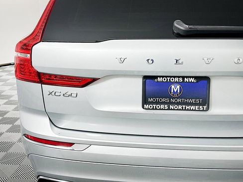 Used 2018 Volvo XC60 T5 Inscription image 12